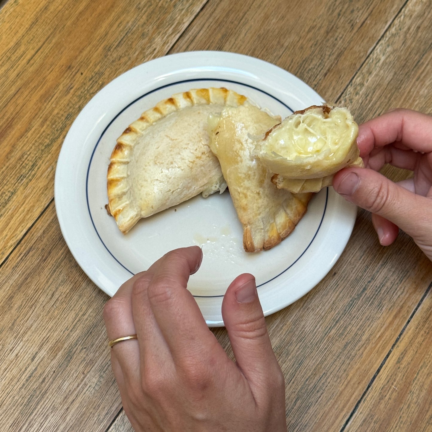 empanadas de cebolla y queso