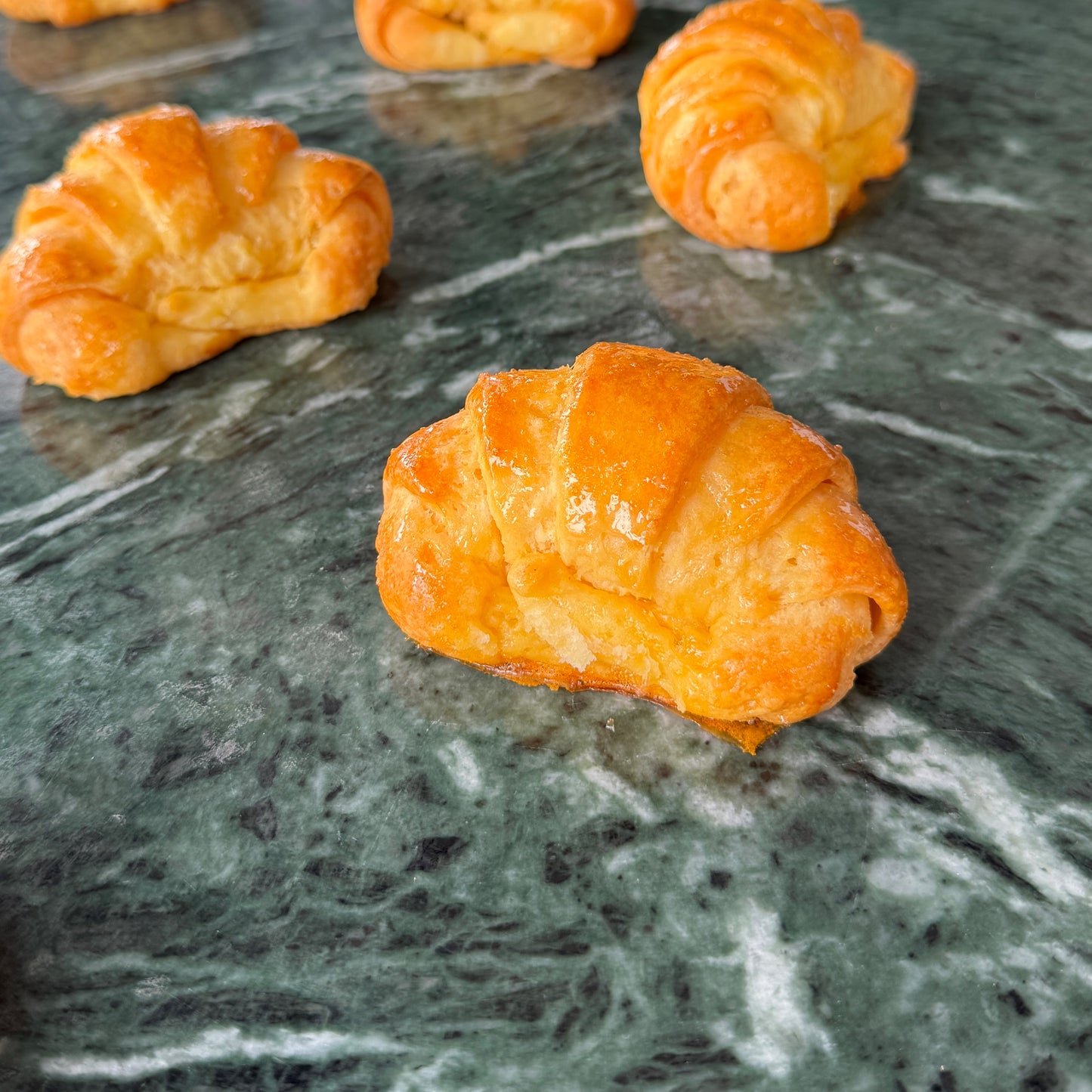 caja medialunas x 12